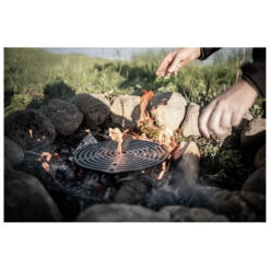 Petromax Cast Iron Stacking Grate 7 Petromax Cast Iron Stacking Grate -Primus Camping petromax cast iron stacking grate detail 3